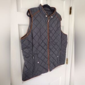 Chic Puffer Vest with Stylish Orange Trim